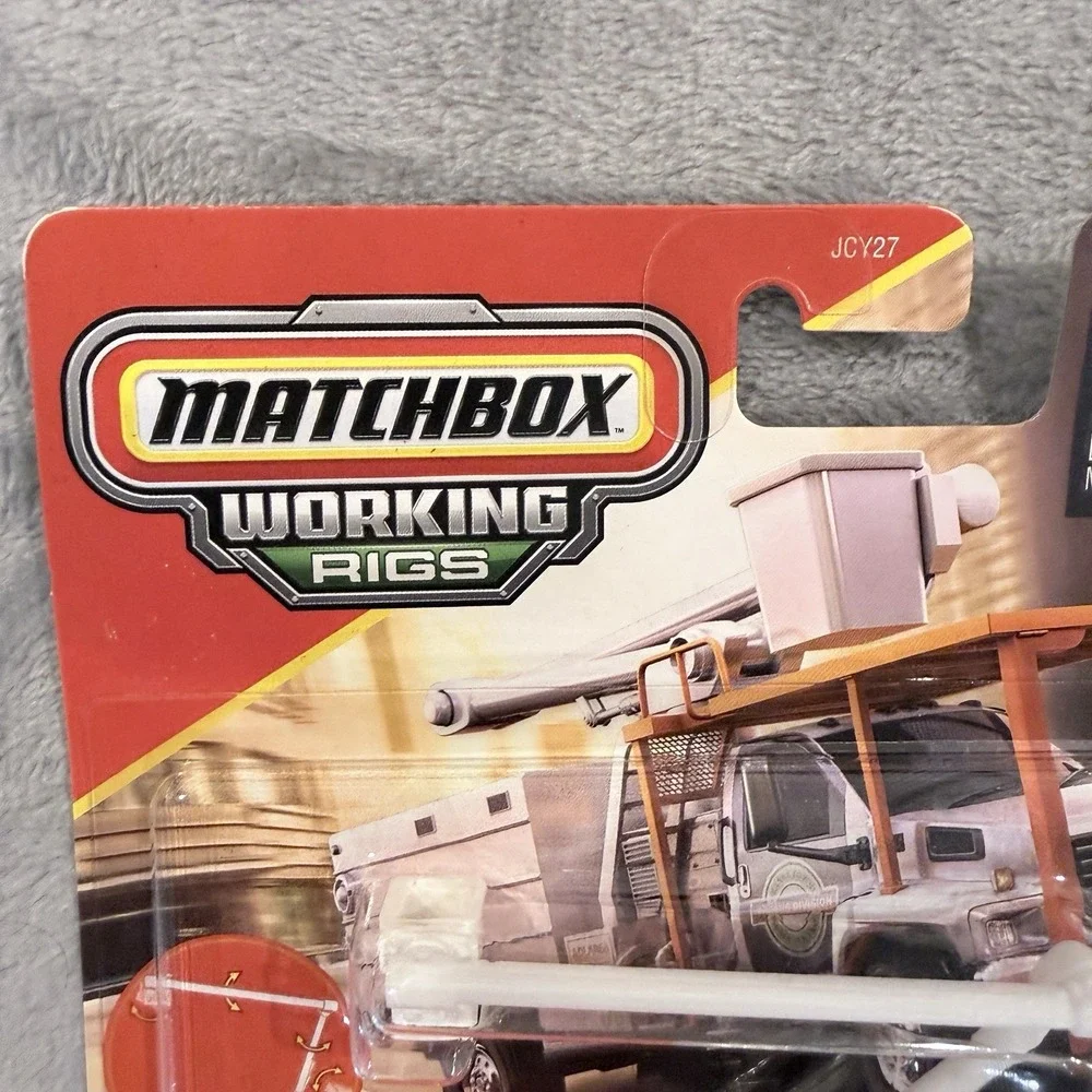 MATCHBOX WORKING RIGS GMC C8500 TOPKICK TREE TRIMMING TRUCK 10/16 NEW 1:64